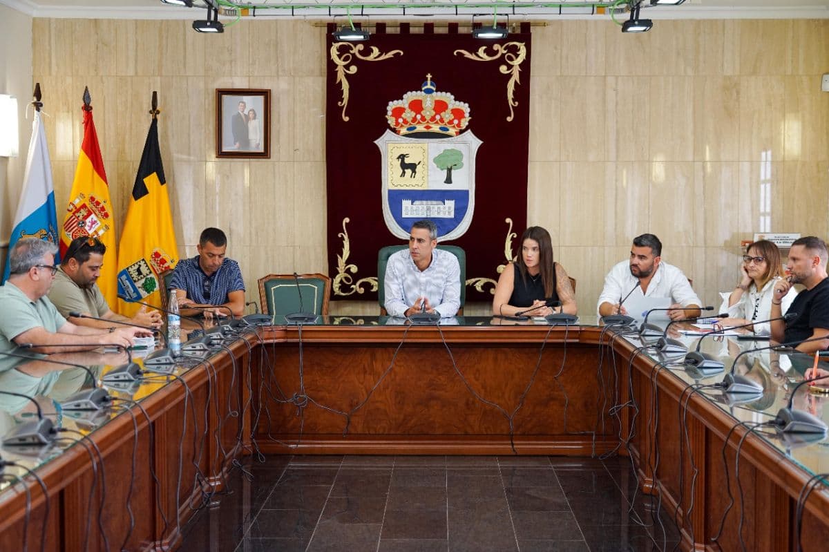 El Ayuntamiento de La Oliva amplía a jornada completa a sus trabajadoras de limpieza tras años de demanda histórica
