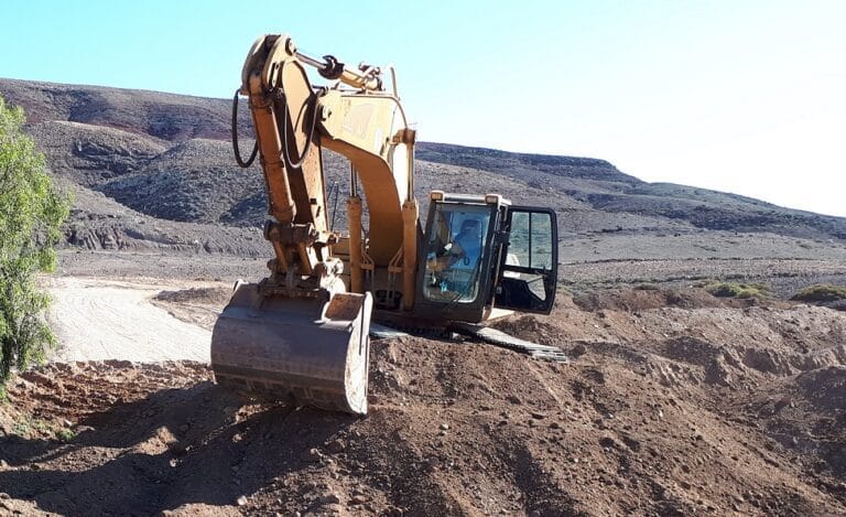 El Cabildo incorpora a ocho maquinistas y cuatro conductores para arreglo de caminos
