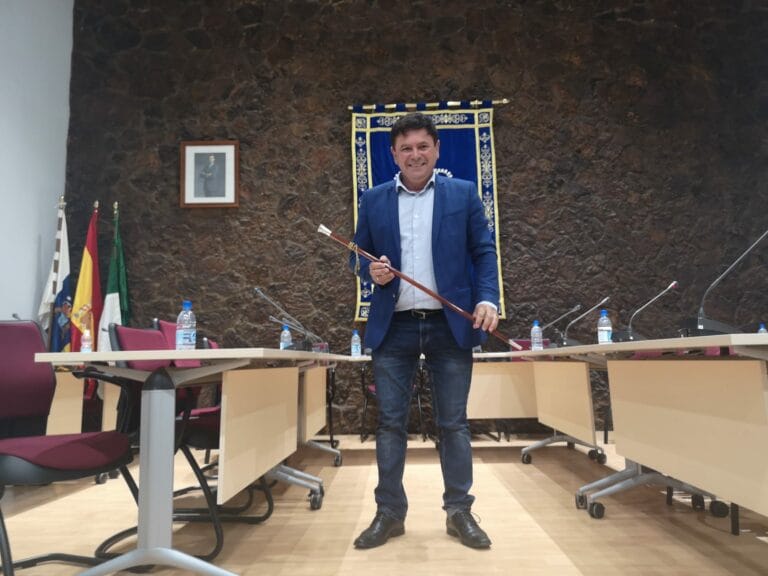 Pedro Armas destituye a los concejales y cargos de confianza del PSOE