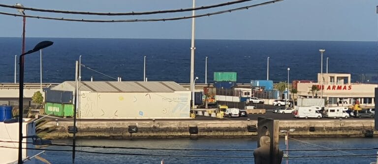 Rescatados 42 migrantes cerca de la costa de Caleta de Fuste