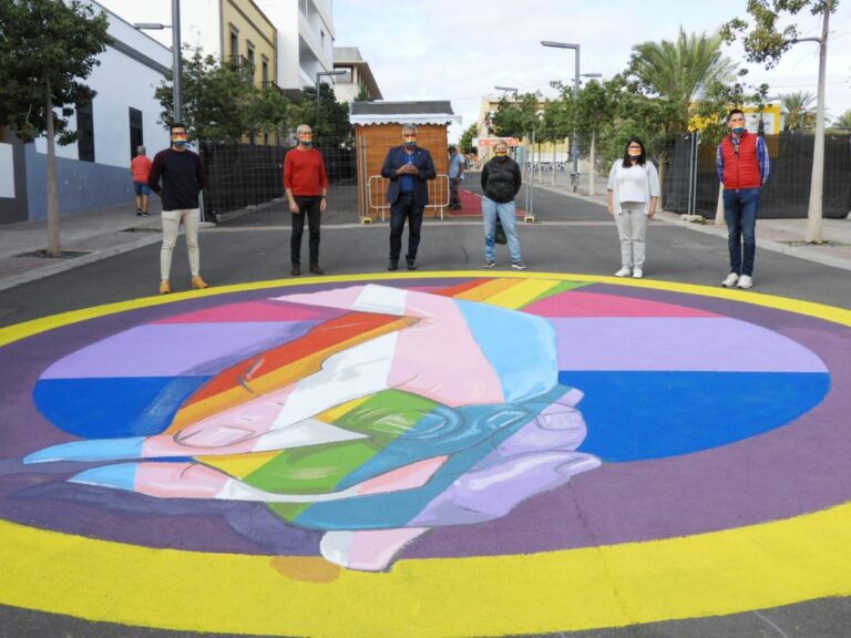 Puerto del Rosario distribuye material informativo LGTBI+ para dar a conocer la realidad del colectivo