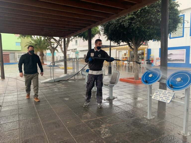 La Oliva refuerza el servicio de limpieza de espacios públicos