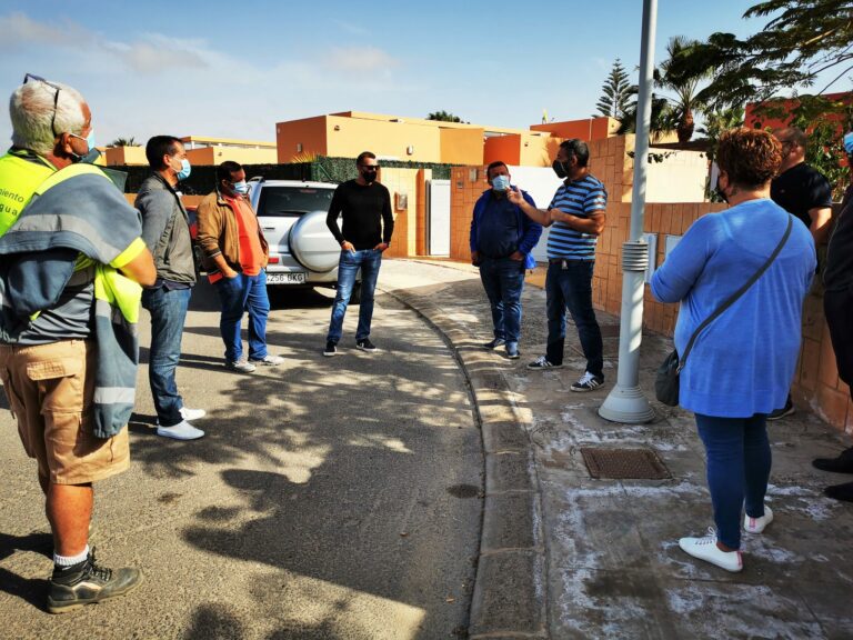 Los vecinos de la urbanización Salinas de Antigua denuncian el «abandono» de la promotora