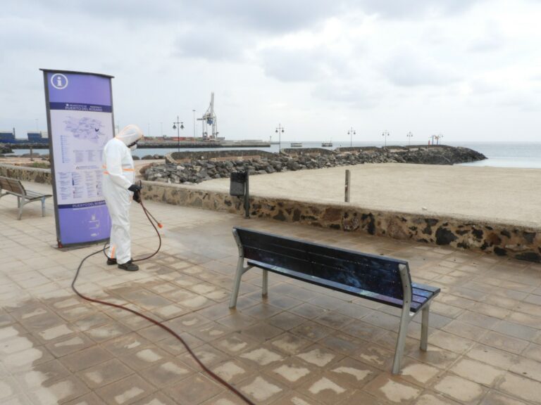 Puerto del Rosario continúa con las labores de desinfección por todo el municipio