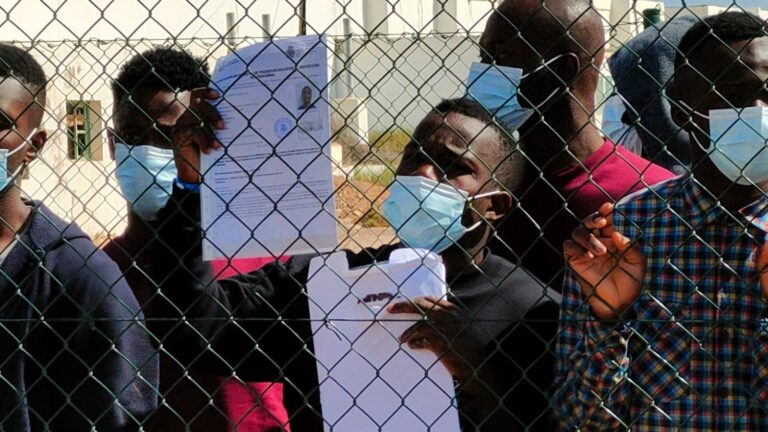 Internos del CIE de El Matorral denuncian su situación y piden su traslado a Península