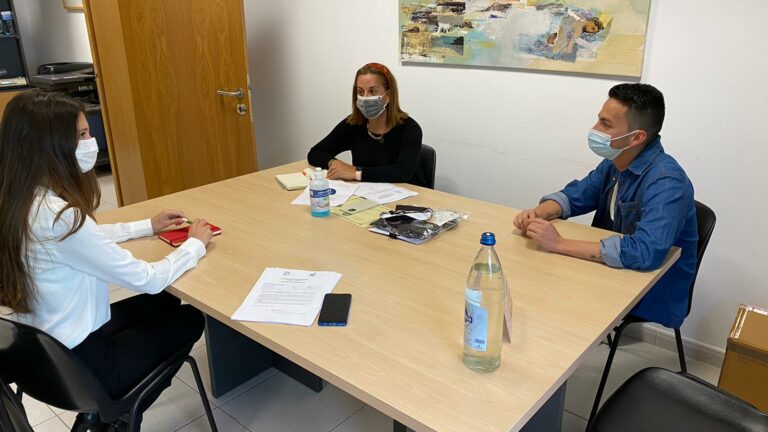 Dos jóvenes, becados por el Cabildo para investigar sobre el teletrabajo