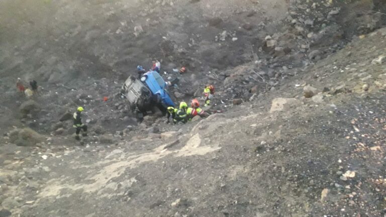 Un aparatoso choque de dos turismos se salda con dos heridos moderados