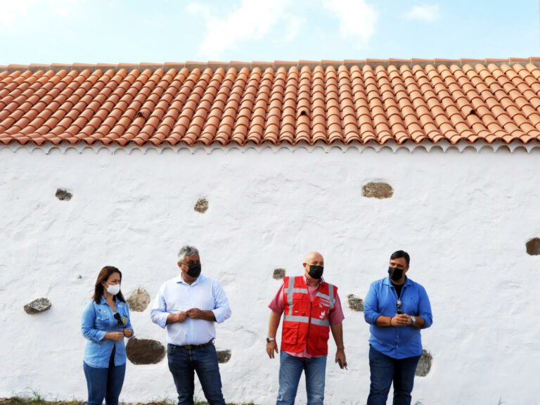 Finalizadas las obras de restauración del techo de la ermita del cementerio de Casillas del Ángel