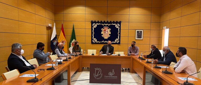 Fuerteventura exige al Estado «soluciones definitivas» en migración