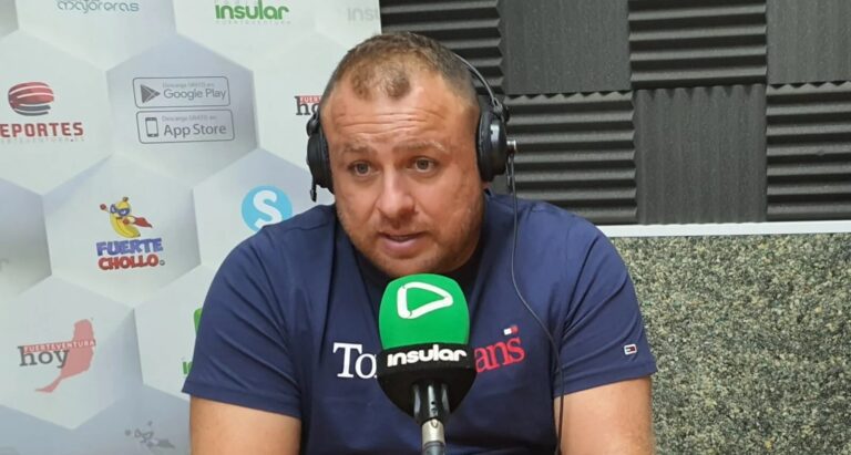 Nauzet Cruz, técnico del Herbania, en Deportes Fuerteventura