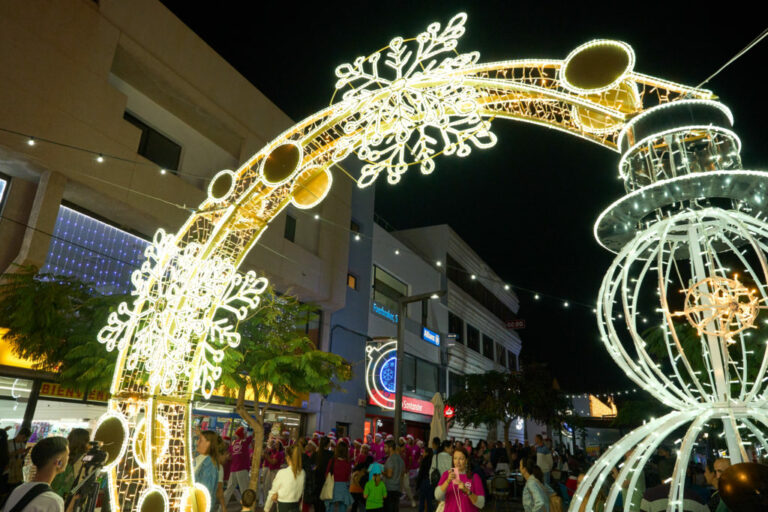 Puerto del Rosario da la bienvenida a la Navidad con un encendido lleno de magia, música y tradición