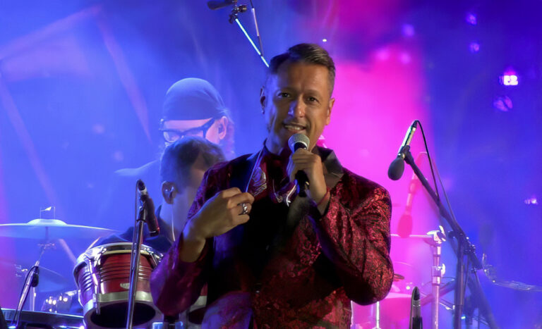 La Candelaria en La Oliva se ilumina con un homenaje a Juan Gabriel