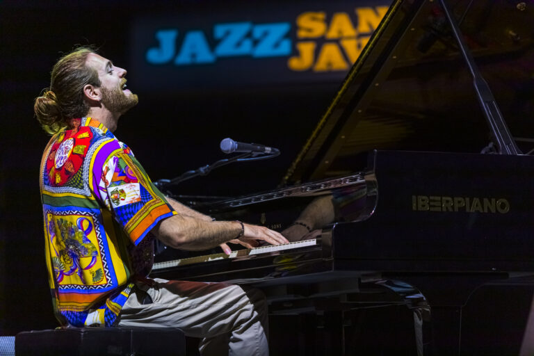 “Me siento un privilegiado de poder vivir de la música”: Andrés Barrios, pianista nominado al Latin Grammy, conversó en El Tardeo