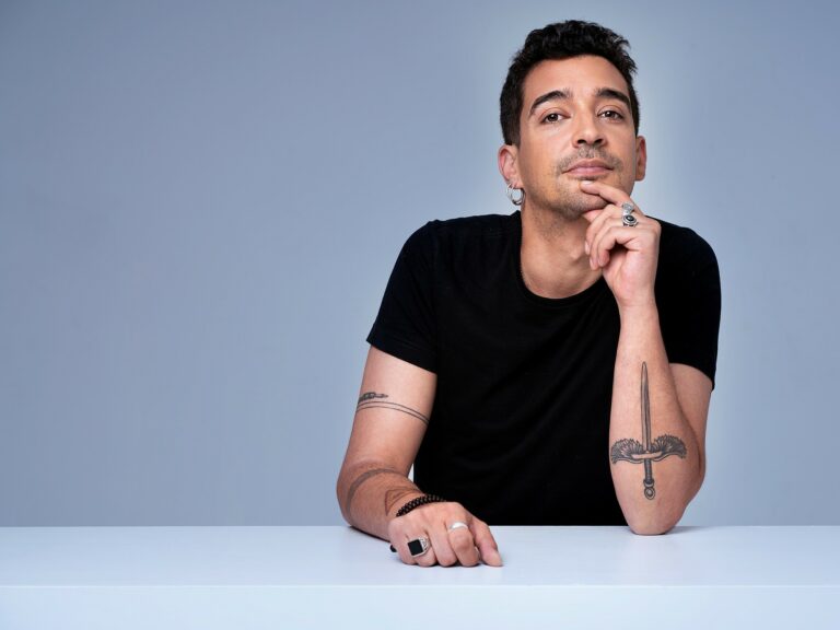 “Las buenas obras sobreviven al tiempo”: Muerdo presenta su disco Sinvergüenza en la Feria del Libro