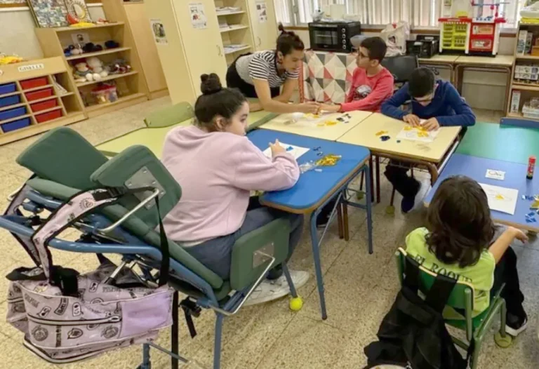 «Madres sin Miedo» denuncia la exclusión de las familias NEAE en el nuevo decreto de convivencia escolar y exige transparencia al Gobierno de Canarias