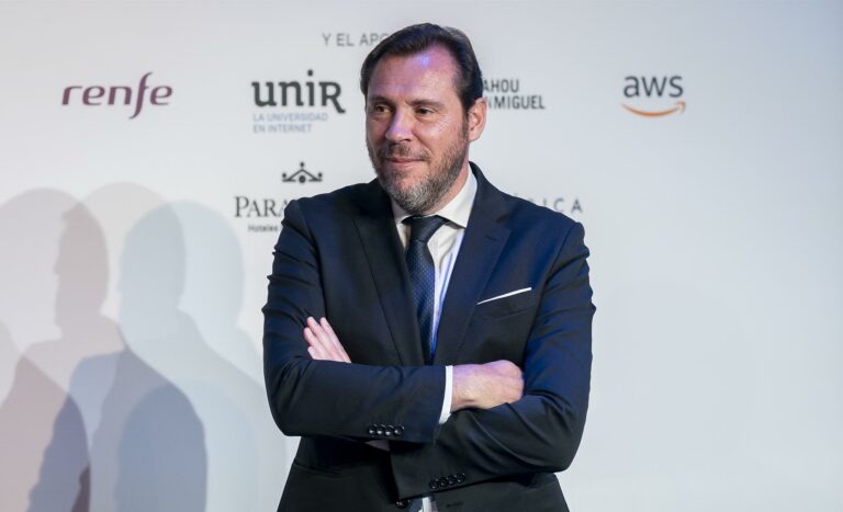 Óscar Puente responde a Ryanair: “Si no le parecen competitivas, no sé dónde va a encontrar otras mejores”