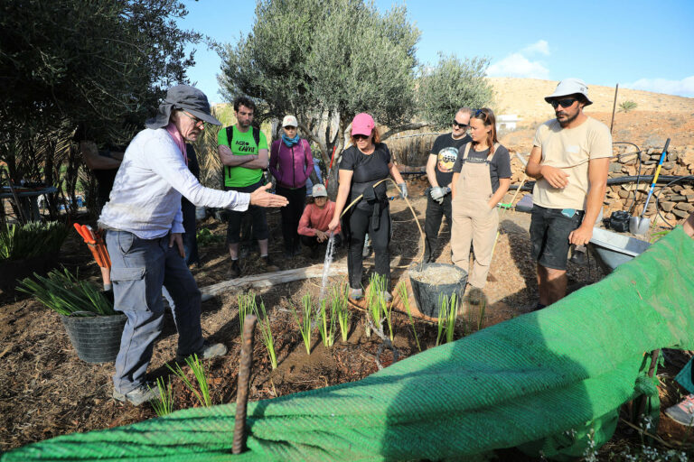 Refuerzan la agroecología en Fuerteventura con una nueva edición del taller “Arrimando el Hombro”