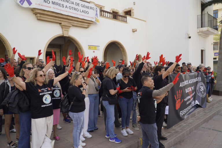 VOX irrumpe en el debate tras el 30N y propone una rebaja drástica del IRPF y la bonificación total de la cuota de autónomos para quienes contraten empleados