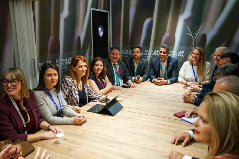 La Oliva impulsa en Londres su modelo de turismo sostenible y de calidad en la World Travel Market 2025