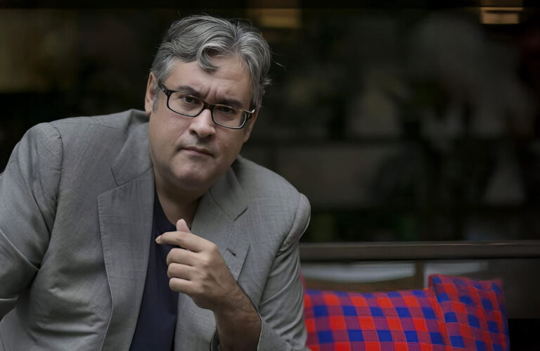 Juan Manuel de Prada presenta en Puerto del Rosario ‘Cárcel de tinieblas’, la segunda entrega de su ambicioso proyecto literario