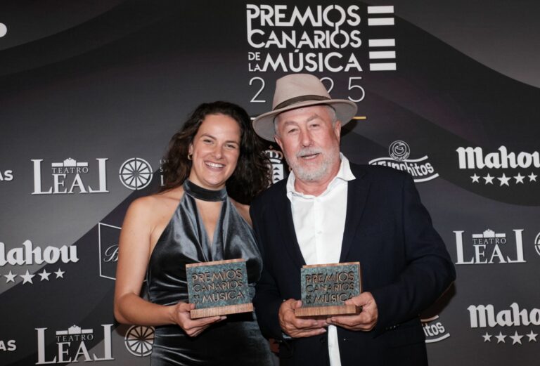El talento majorero brilla en los Premios Canarios de la Música: Julia Rodríguez y ‘El Colorao’ conquistan la gala de La Laguna